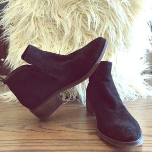 Dolce Vita Black suede booties